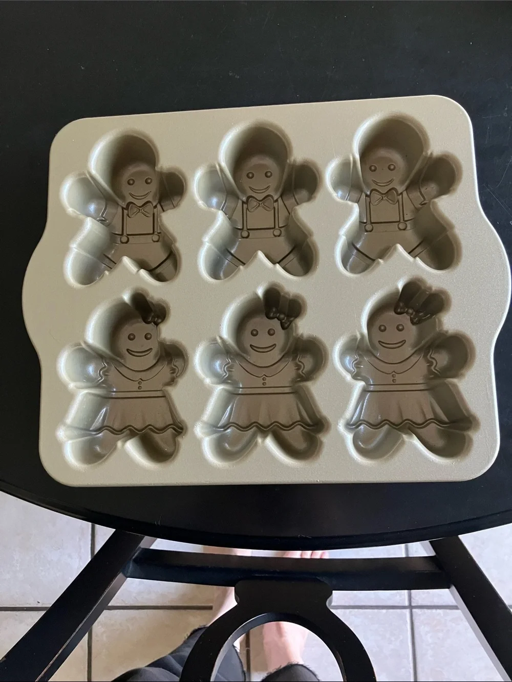 Williams Sonoma Gold Gingerbread People Baking Pan